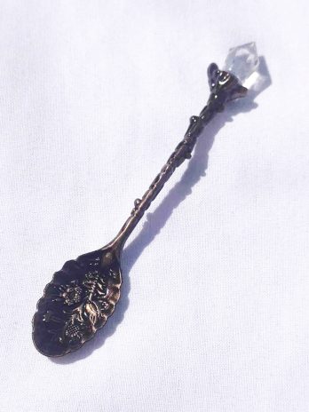 Łyżka łyżeczka do sypania kadzidła ziół metalowa – gałązka ozdobna kryształek patyna