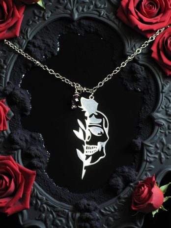 Naszyjnik Dark Romance Róża i zamaskowana twarz, granat.